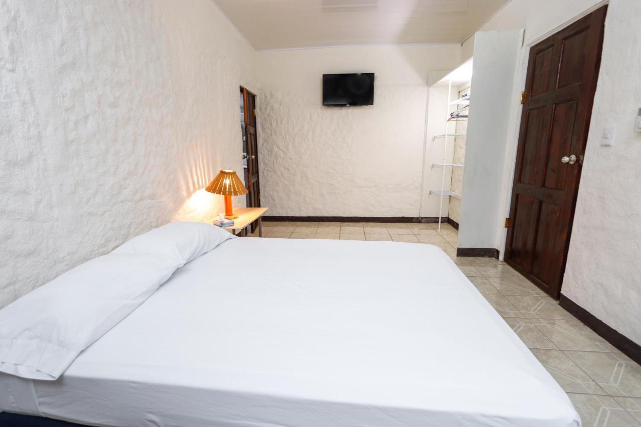 Hotel Flor Blanca 마누엘안토니오 외부 사진